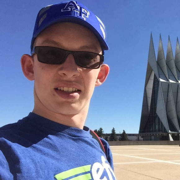 Meet your Posher, Quinn - Picture 1 of 1